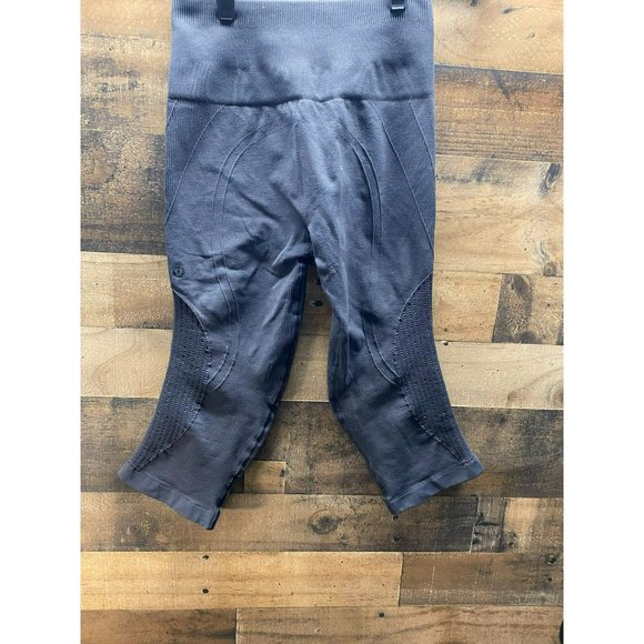 Lululemon‎ Grey Capri Leggings - Picture 1 of 3